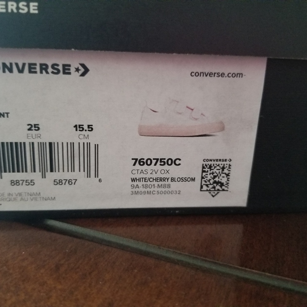 Infant/ Toddlers Converse Shoes - Picture 5 of 6